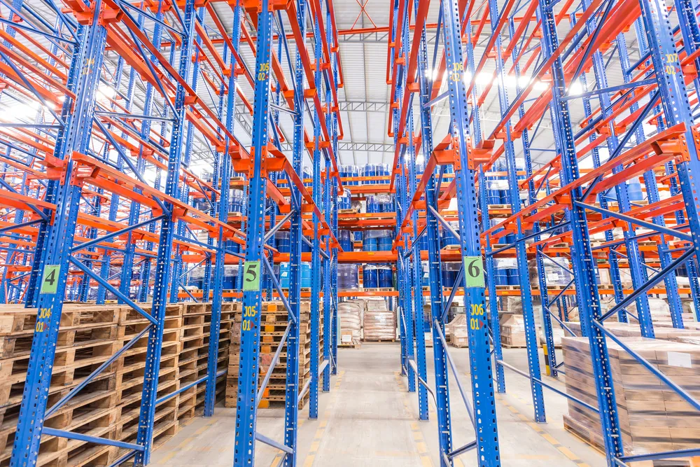 Almac&eacute;n con estanter&iacute;as - P4 Books Edici&oacute;n Escolar